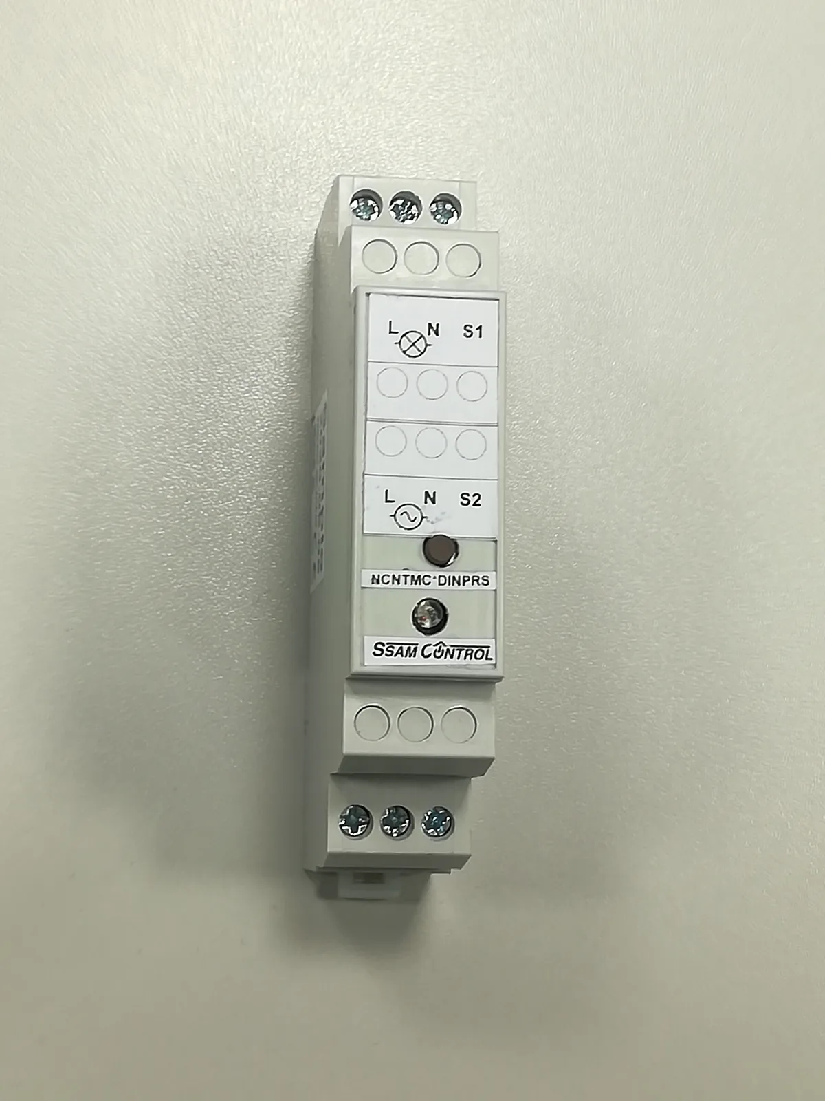 DIN-Hutschienen Funk-Schaltaktor für 240V/10A/2,3kW / Schalteingangi SL=0,58W TE=1 - ZigBee SSAM Control