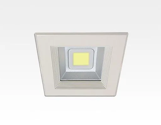 8W LED Einbau Downlight weiß quadratisch Neutral Weiß / 4000-4500K 480lm 230VAC IP44 120Grad -Ausstellungsstück mit kleinen Schönheitsfehler