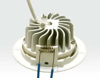 5W LED Einbau Downlight weiß rund Warm Weiß / 2700-3200K 300lm 230VAC IP44 120Grad -Ausstellungsstück mit kleinen Schönheitsfehlern — Bild 3
